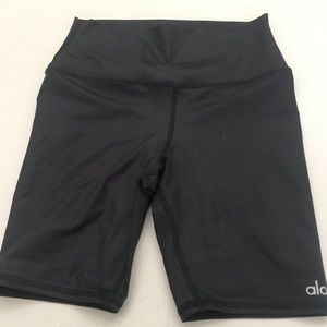 ALO Women’s BLACK bike shorts size Small